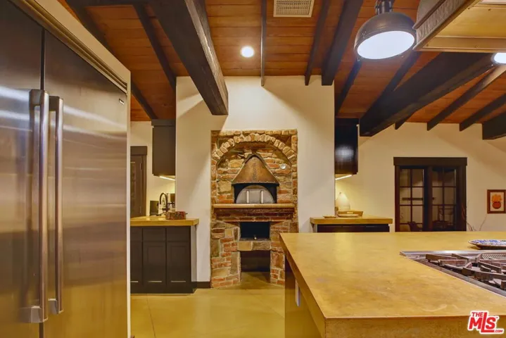 2570 Nichols Canyon Road, Los Angeles, California 90046