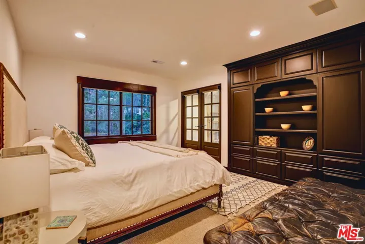 2570 Nichols Canyon Road, Los Angeles, California 90046