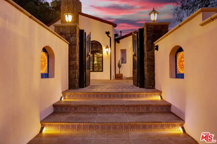 2570 Nichols Canyon Road, Los Angeles, California 90046