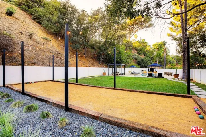 2570 Nichols Canyon Road, Los Angeles, California 90046