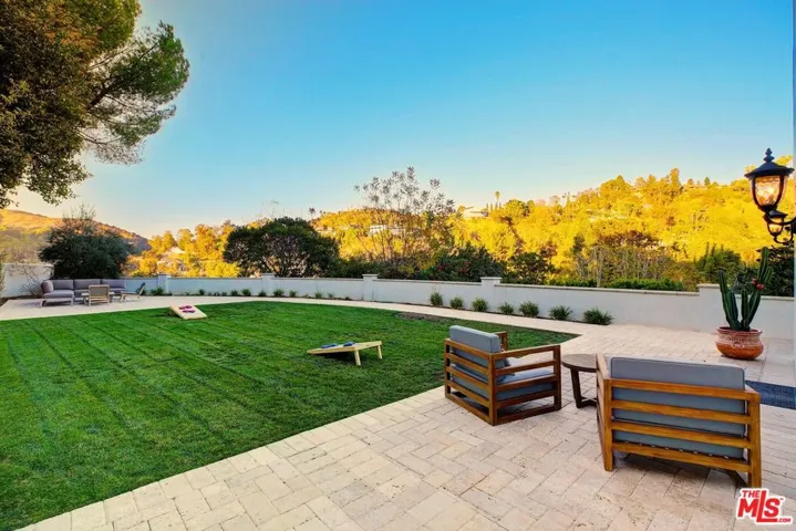2570 Nichols Canyon Road, Los Angeles, California 90046