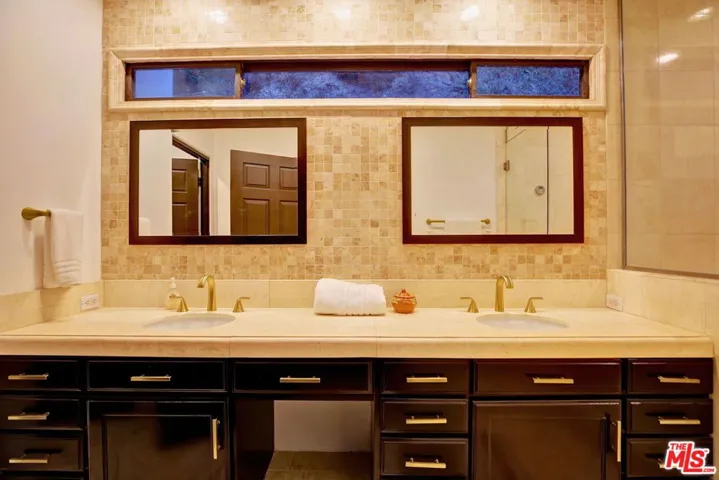 2570 Nichols Canyon Road, Los Angeles, California 90046