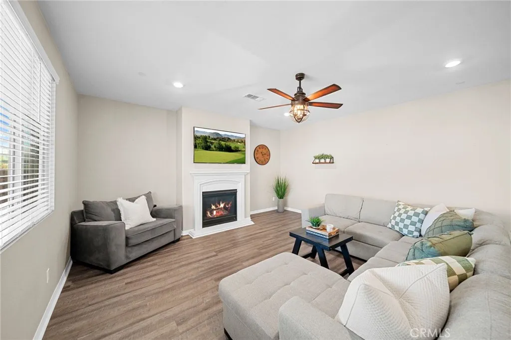 27490 Grand Teton Court, Menifee, California 92585 home-pic-14