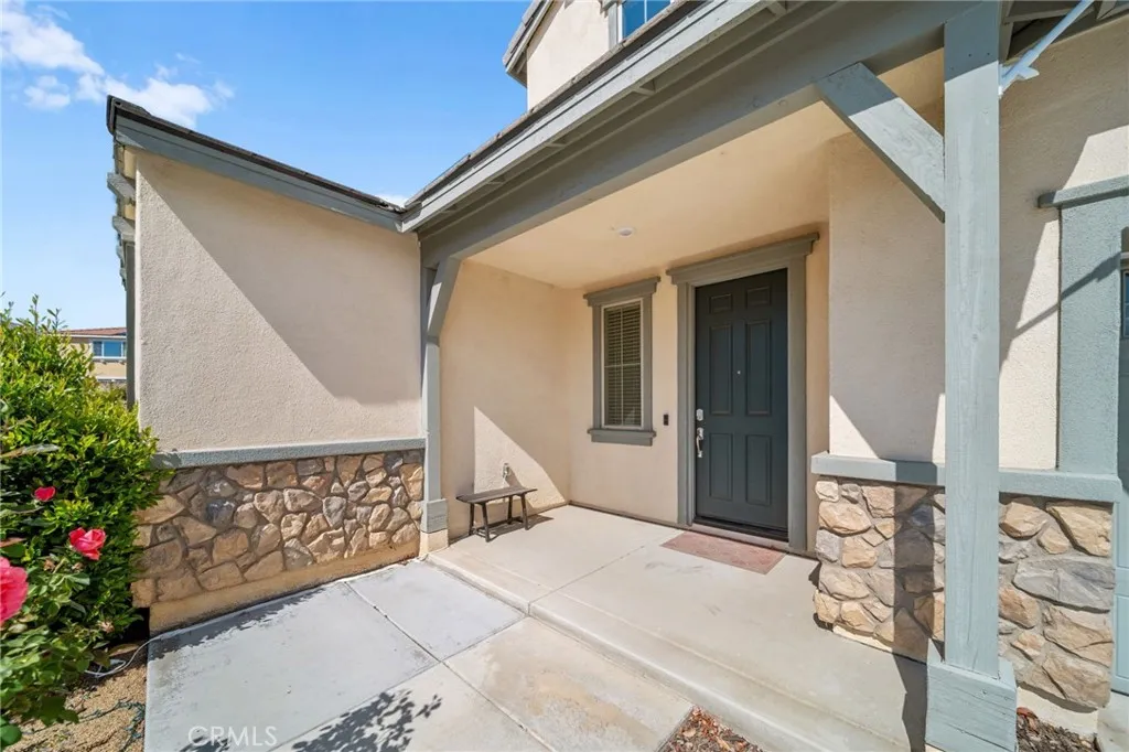 27490 Grand Teton Court, Menifee, California 92585 home-pic-2