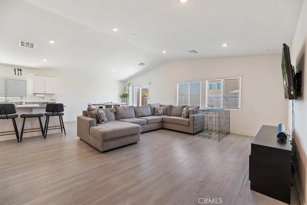1467 Carolina Court, Hemet, California 92543 home-pic-19