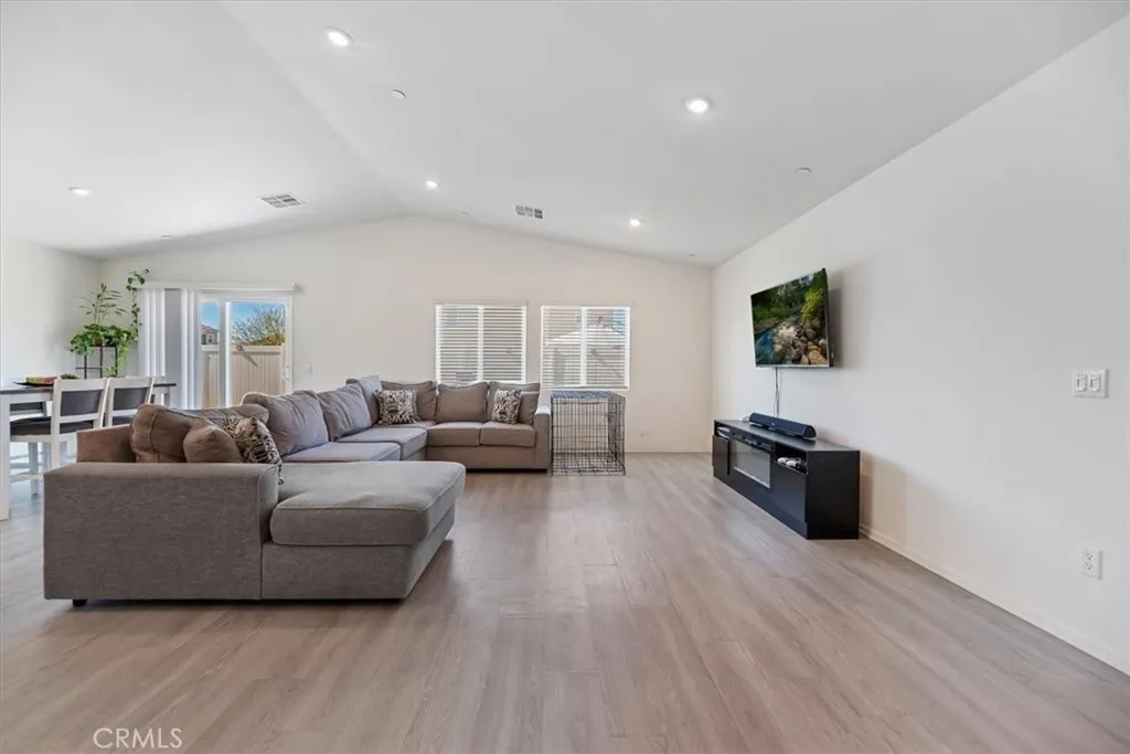 1467 Carolina Court, Hemet, California 92543 home-pic-18