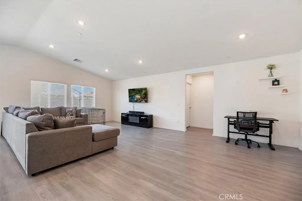 1467 Carolina Court, Hemet, California 92543 home-pic-21