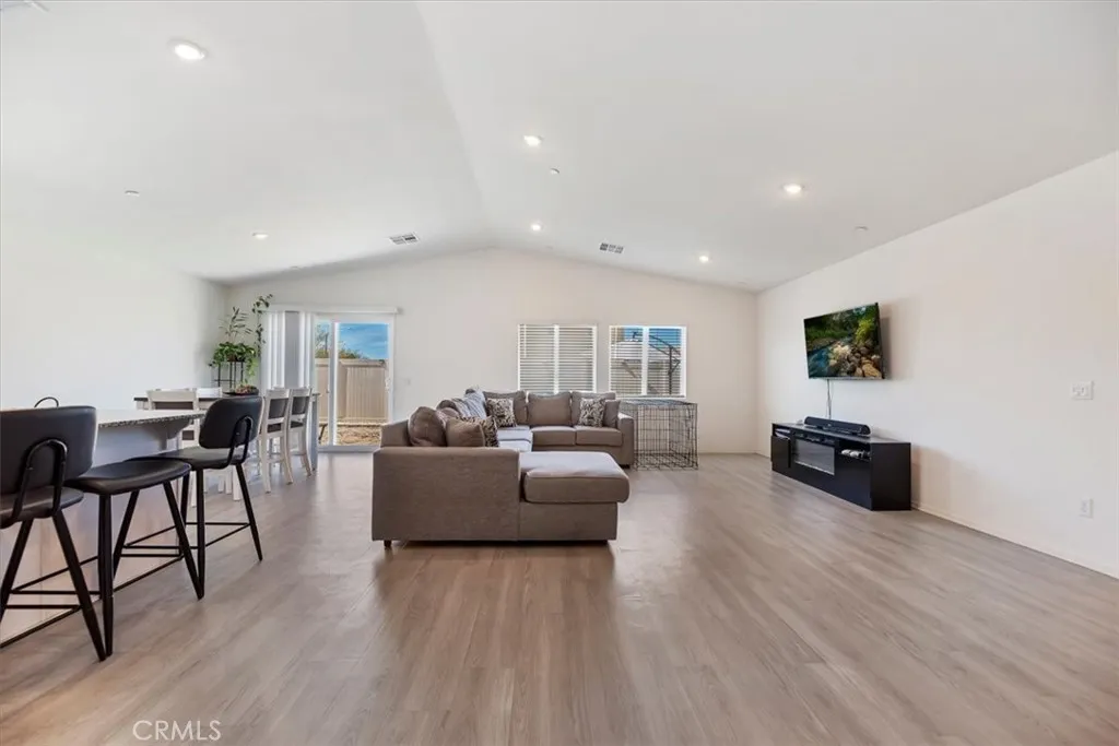 1467 Carolina Court, Hemet, California 92543 home-pic-17