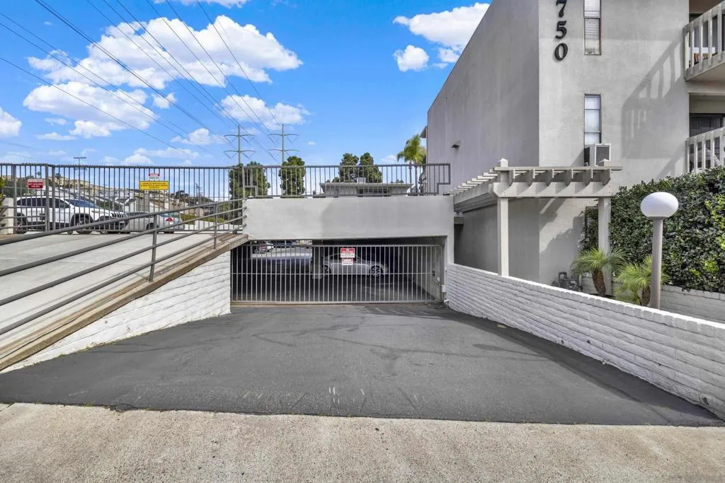5750 Friars Rd 109, San Diego, California 92110 home-pic-3