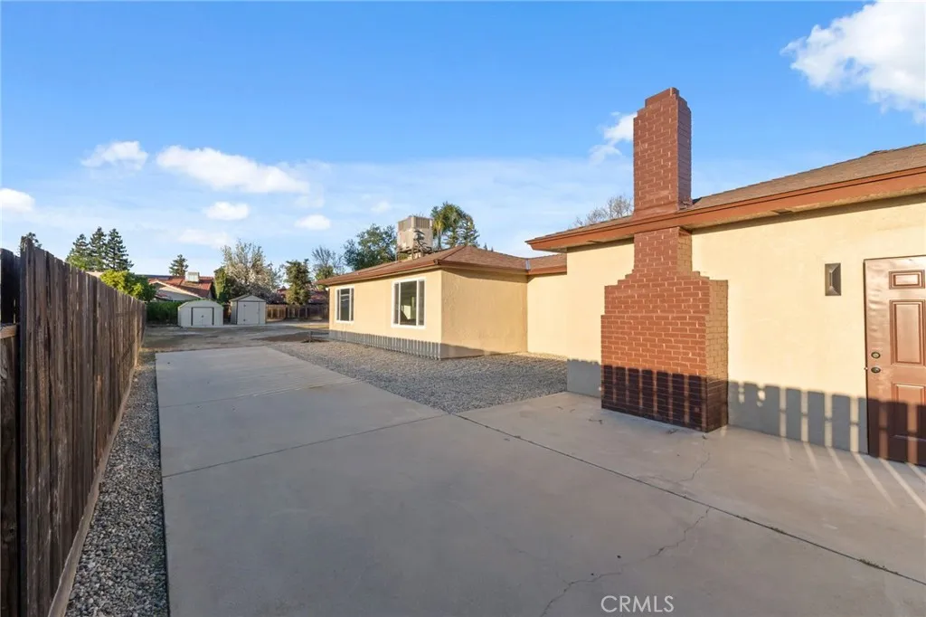 2325 Sierra Avenue, Clovis, California 93611 home-pic-37