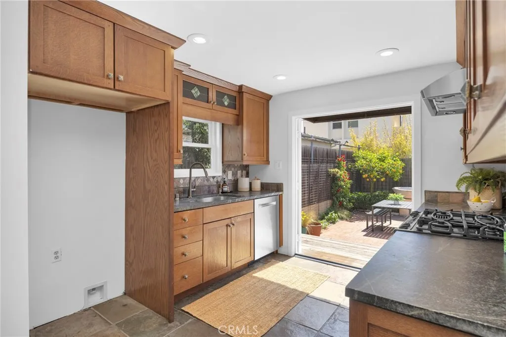 5792 Campo Walk, Long Beach, California 90803 home-pic-12