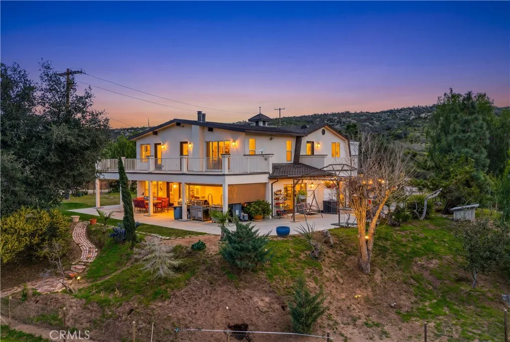 33620 Oak Drive, Hemet, California 92544 home-pic-2
