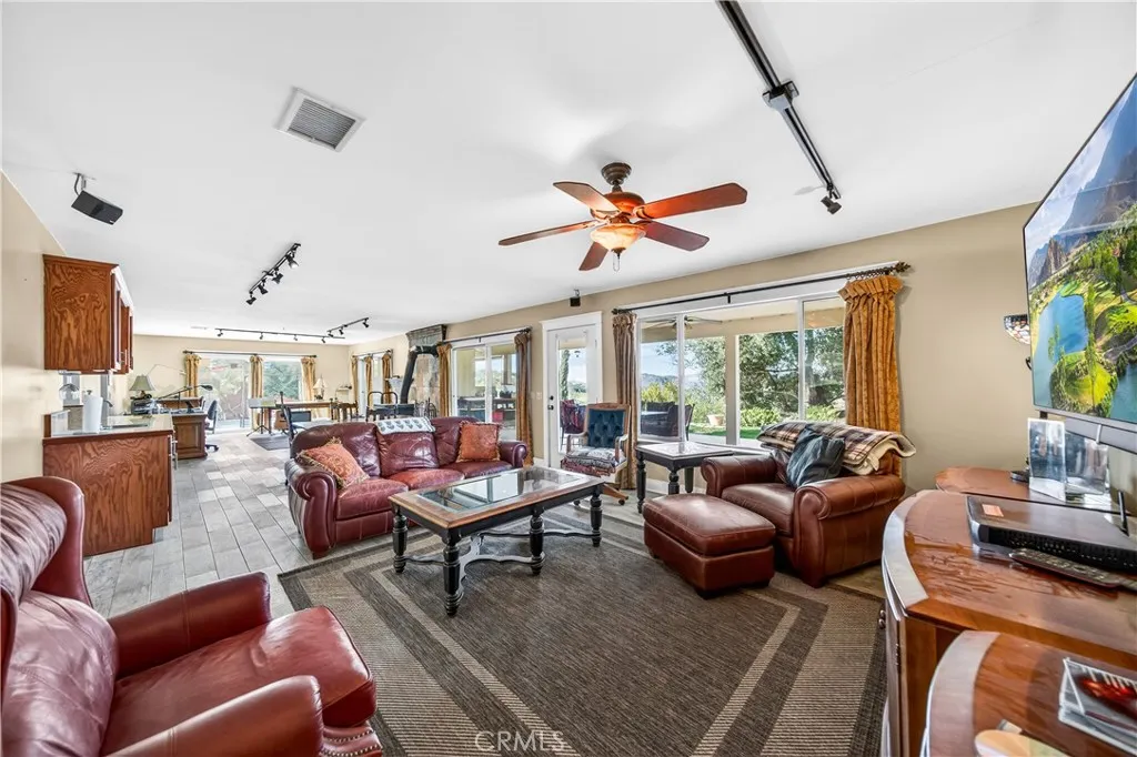 33620 Oak Drive, Hemet, California 92544 home-pic-25