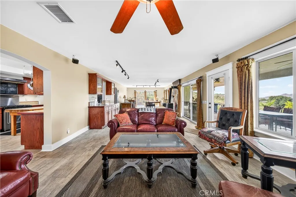 33620 Oak Drive, Hemet, California 92544 home-pic-26