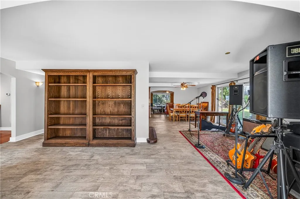 33620 Oak Drive, Hemet, California 92544 home-pic-8