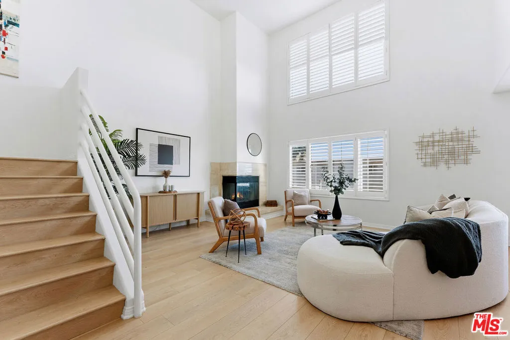 1214 14th Street 204, Santa Monica, California 90404 home-pic-14
