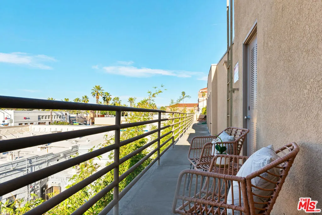 1214 14th Street 204, Santa Monica, California 90404 home-pic-31