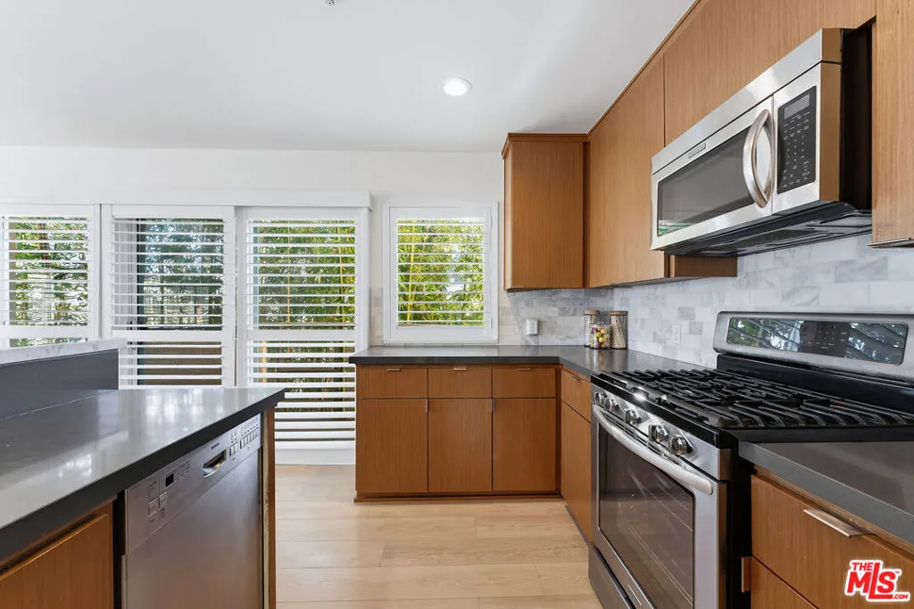 1214 14th Street 204, Santa Monica, California 90404 home-pic-12