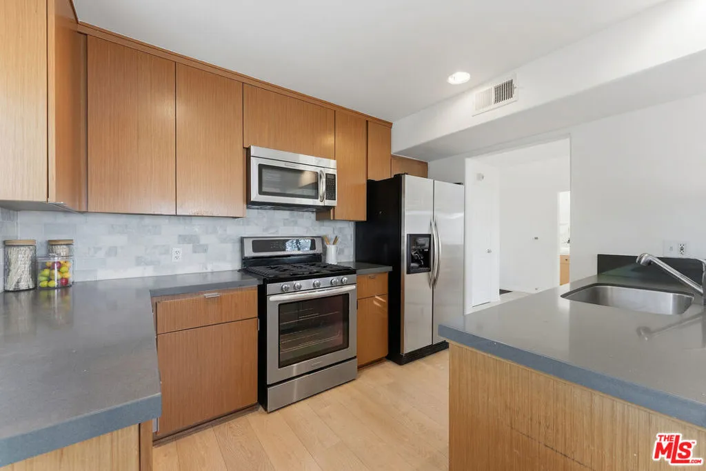 1214 14th Street 204, Santa Monica, California 90404 home-pic-13