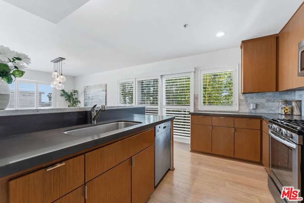 1214 14th Street 204, Santa Monica, California 90404 home-pic-11