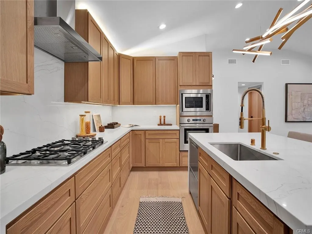 24100 Philiprimm Street, Woodland Hills, California 91367 home-pic-10