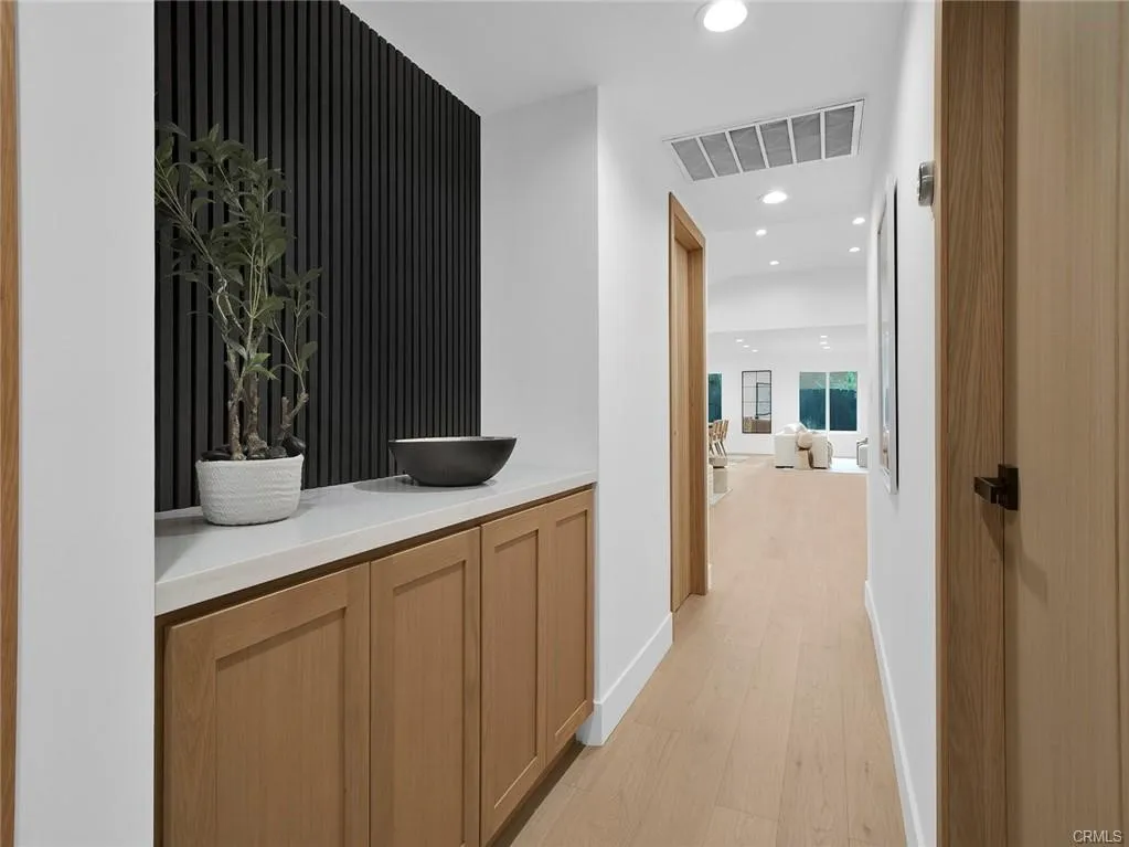 24100 Philiprimm Street, Woodland Hills, California 91367 home-pic-24