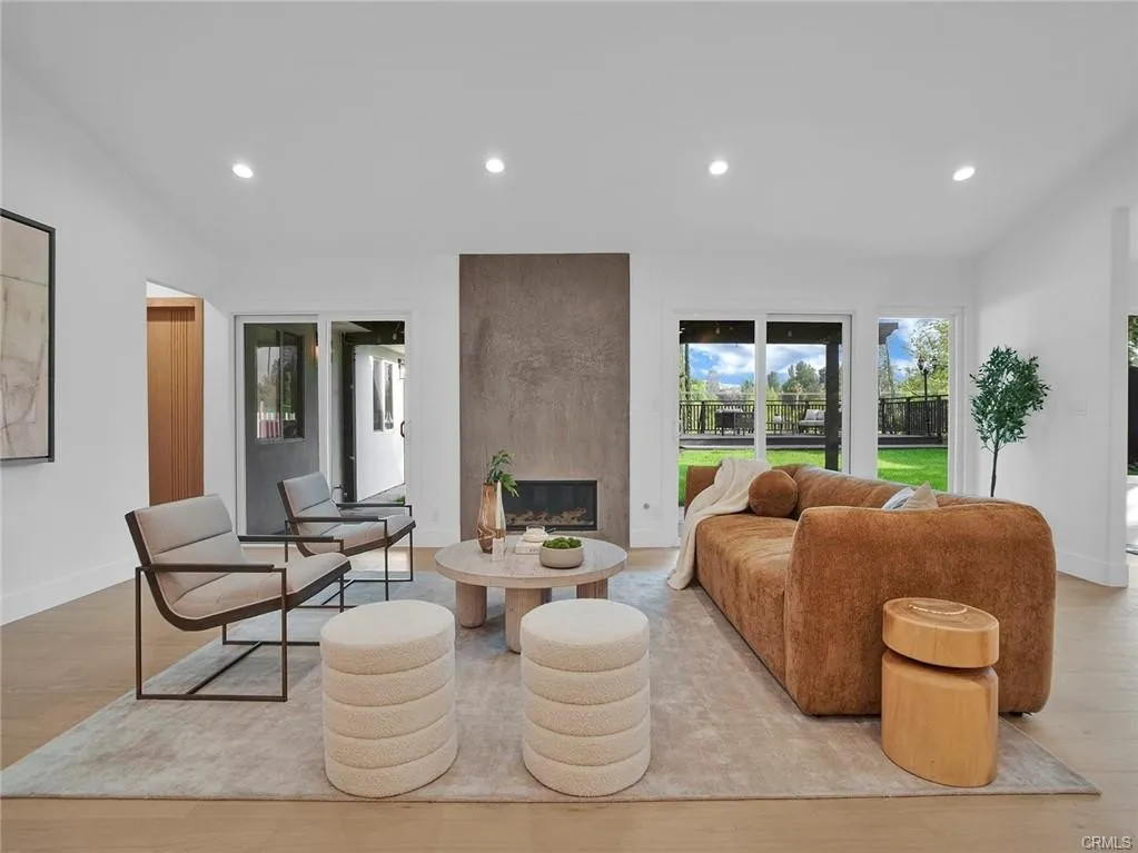 24100 Philiprimm Street, Woodland Hills, California 91367 home-pic-6