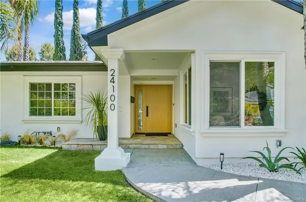24100 Philiprimm Street, Woodland Hills, California 91367 home-pic-2