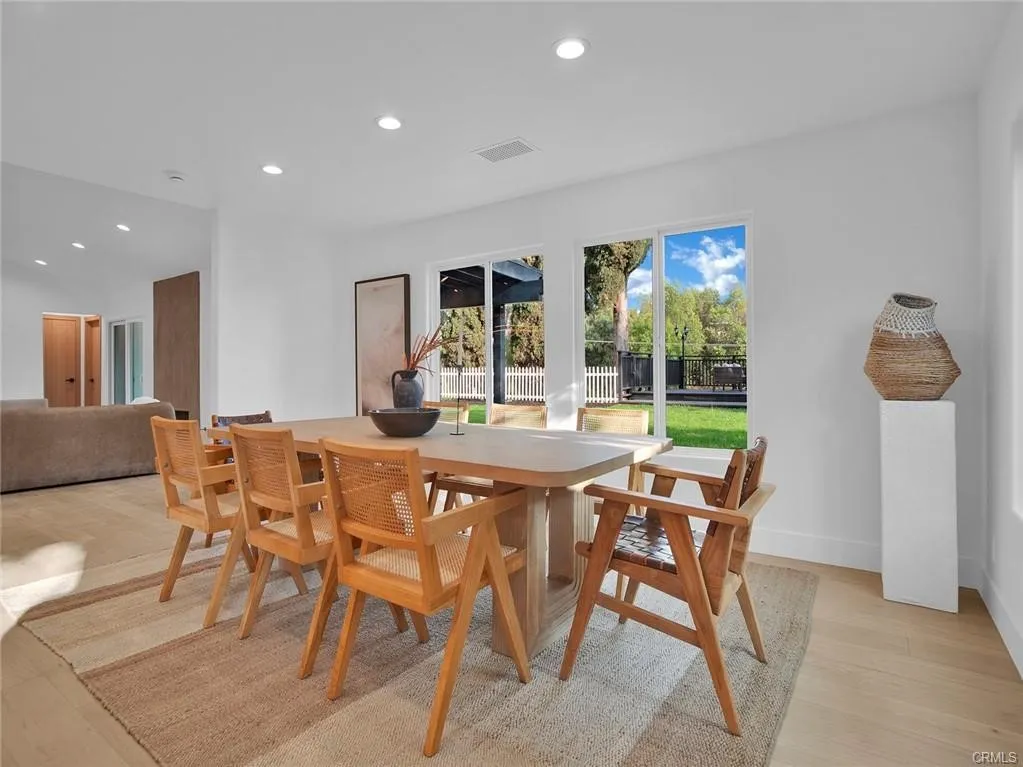 24100 Philiprimm Street, Woodland Hills, California 91367 home-pic-14