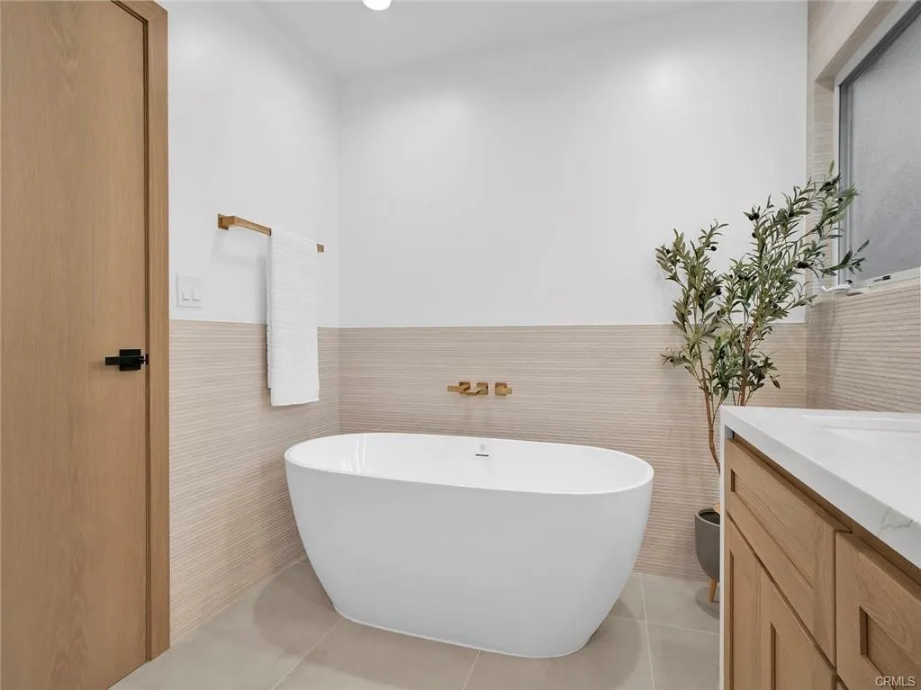 24100 Philiprimm Street, Woodland Hills, California 91367 home-pic-22