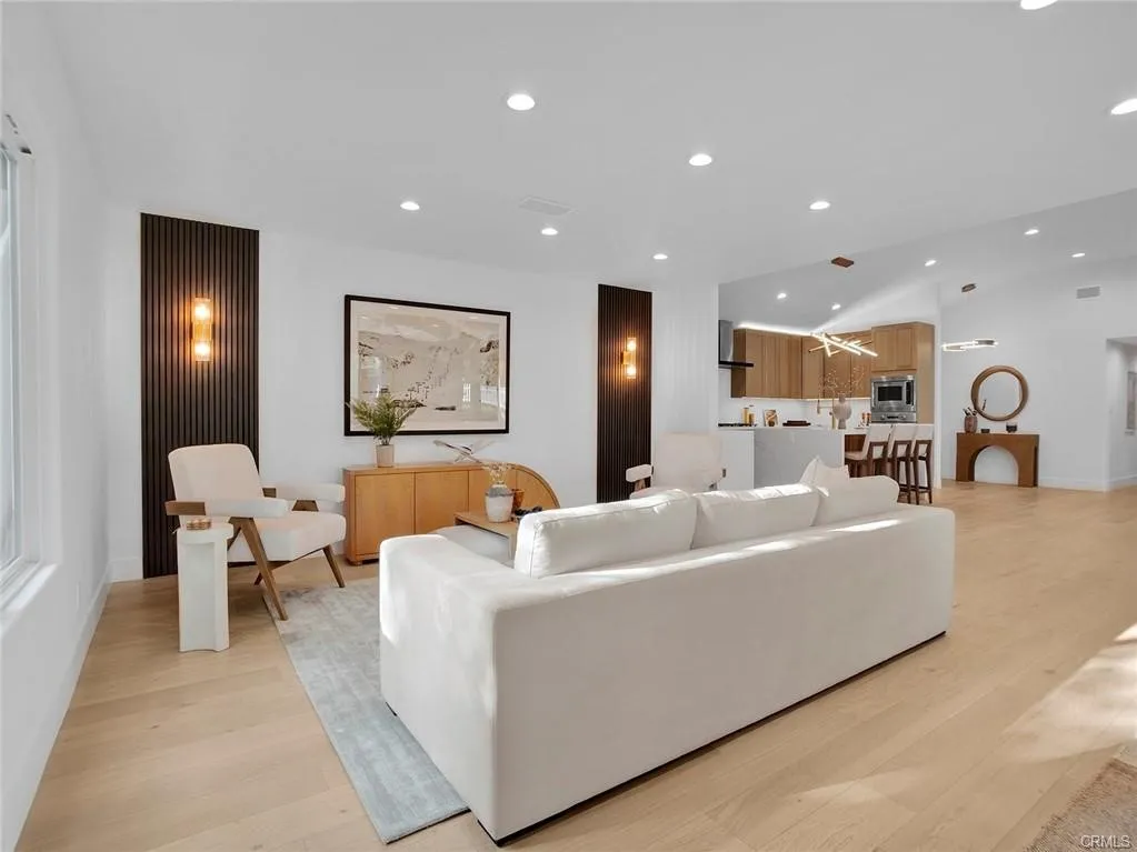 24100 Philiprimm Street, Woodland Hills, California 91367 home-pic-13