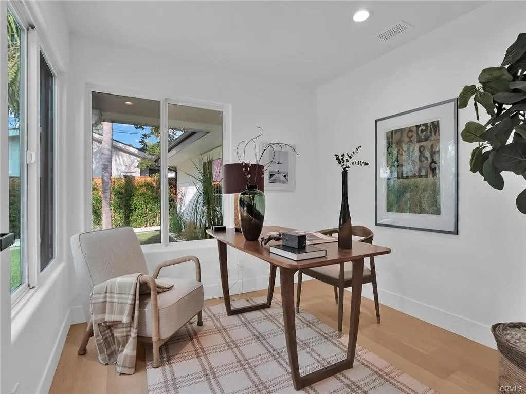 24100 Philiprimm Street, Woodland Hills, California 91367 home-pic-16