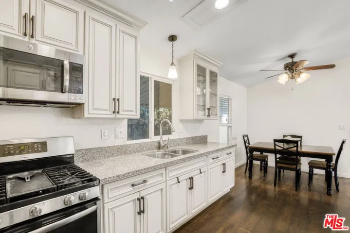 Stone counter tops, newer cabi