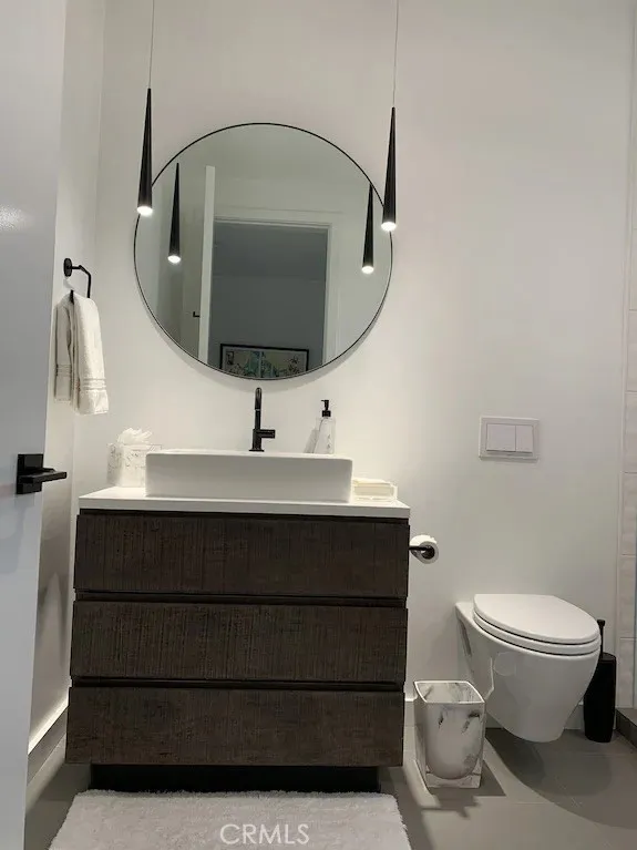 Main floor full bath #2