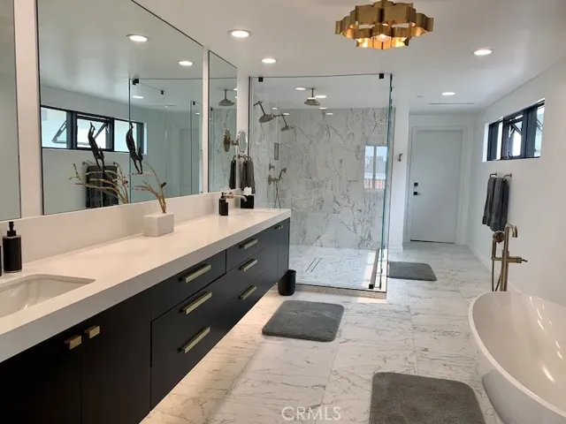 3rd floor primary bath #3, with double sink, double shower head hand held and soaking tub