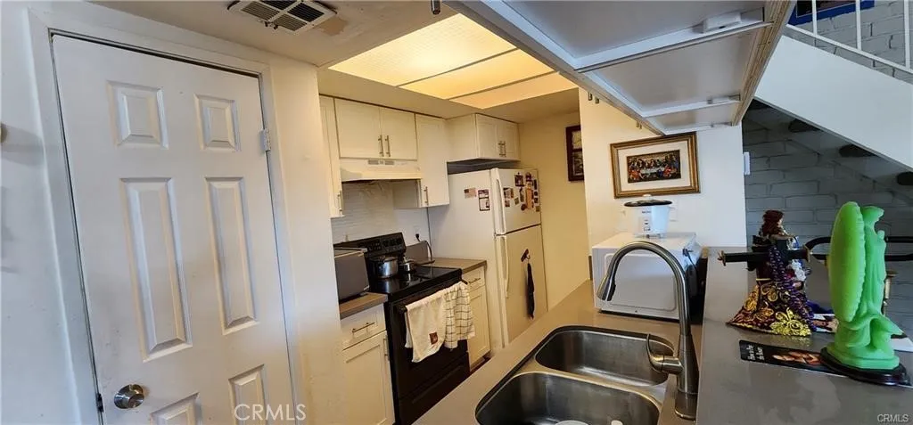 spacious modern kitchen