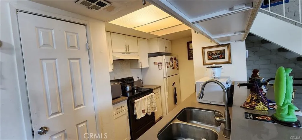 spacious modern kitchen