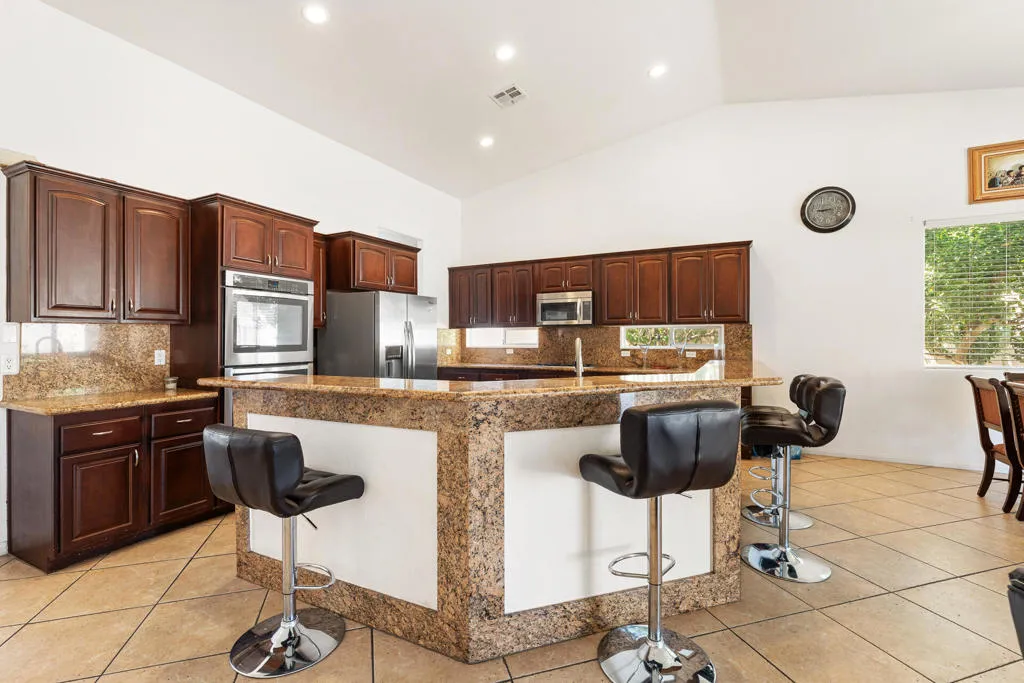 32100 Whispering Palms Trail, Cathedral City, California 92234 home-pic-10