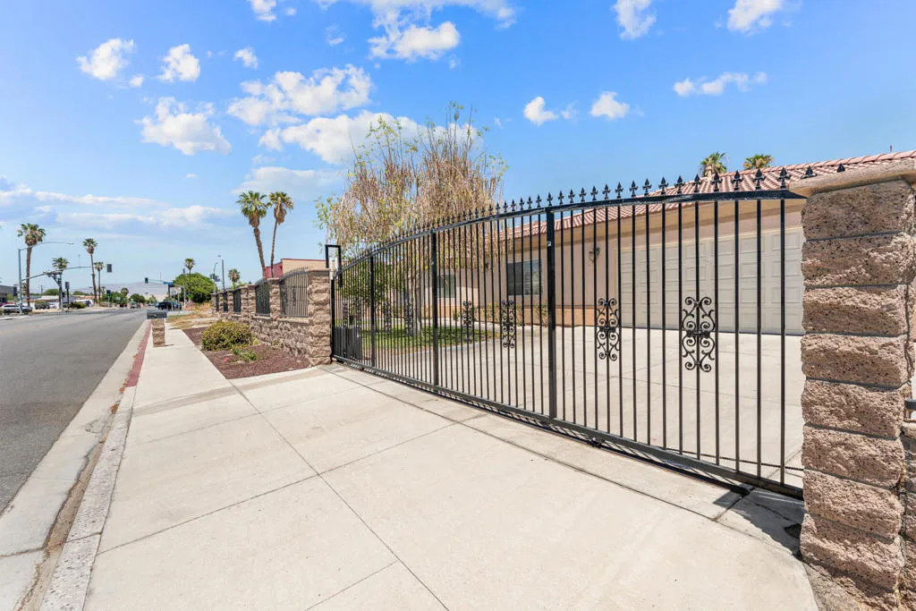 32100 Whispering Palms Trail, Cathedral City, California 92234 home-pic-38