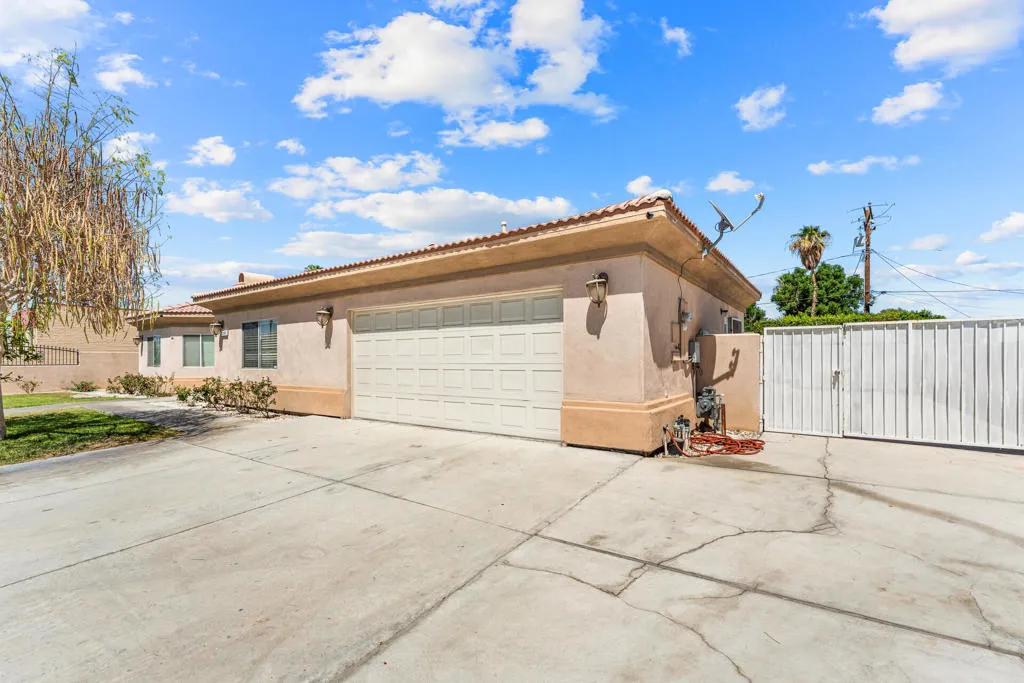 32100 Whispering Palms Trail, Cathedral City, California 92234 home-pic-4