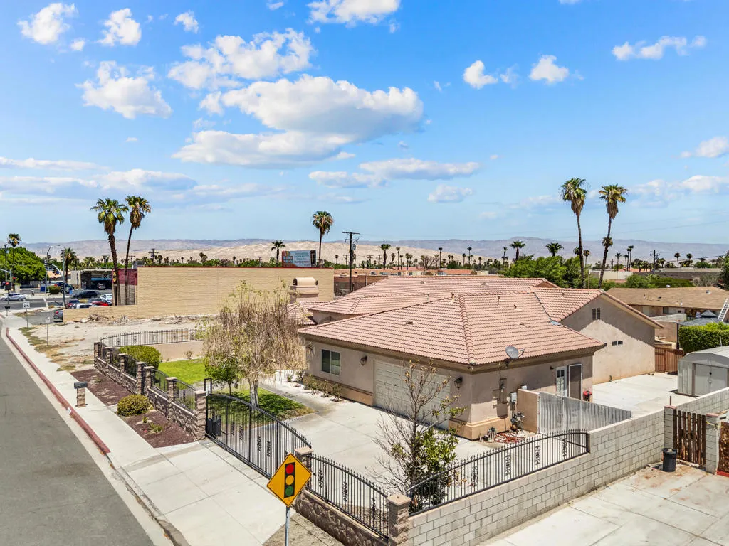 32100 Whispering Palms Trail, Cathedral City, California 92234 home-pic-37