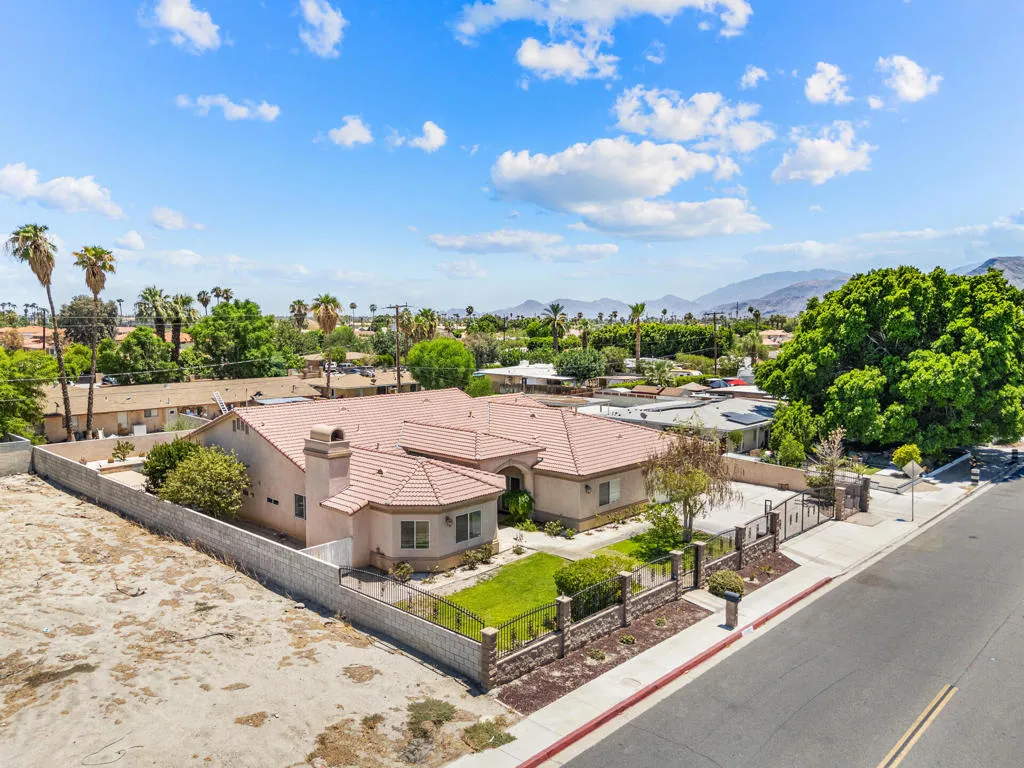 32100 Whispering Palms Trail, Cathedral City, California 92234 home-pic-2