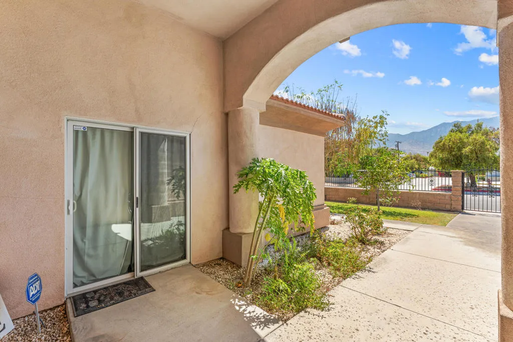 32100 Whispering Palms Trail, Cathedral City, California 92234 home-pic-5
