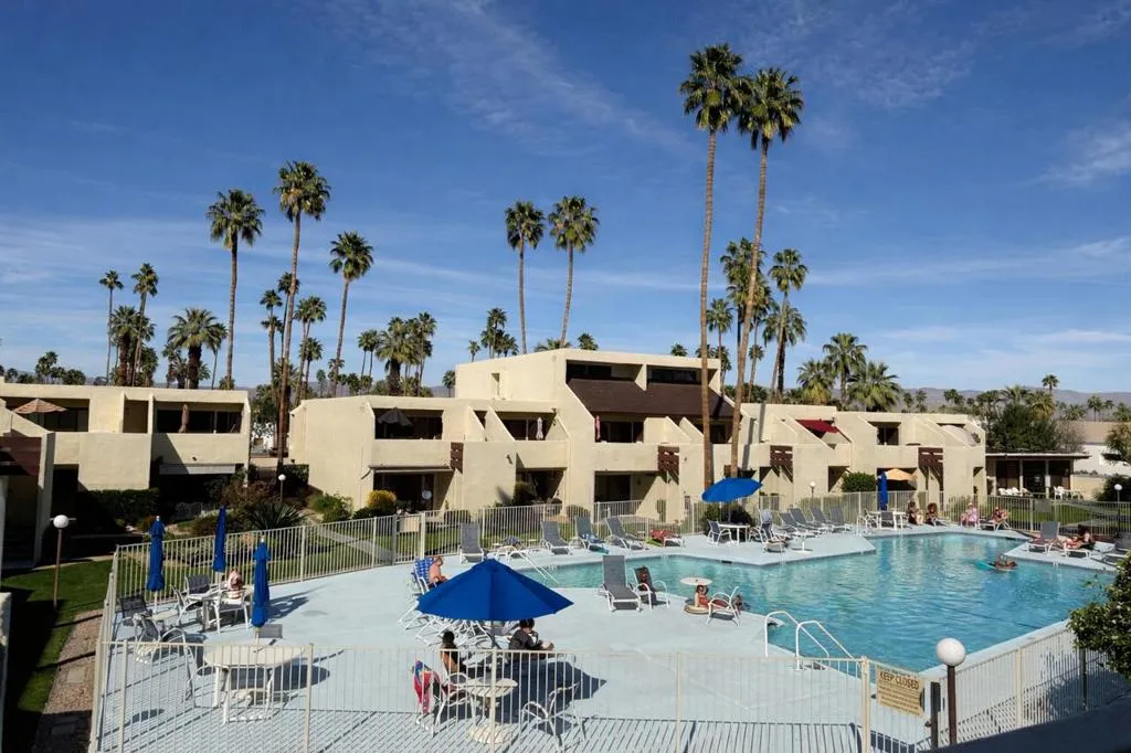 1655 E Palm Canyon Drive 618, Palm Springs, California 92264 home-pic-1