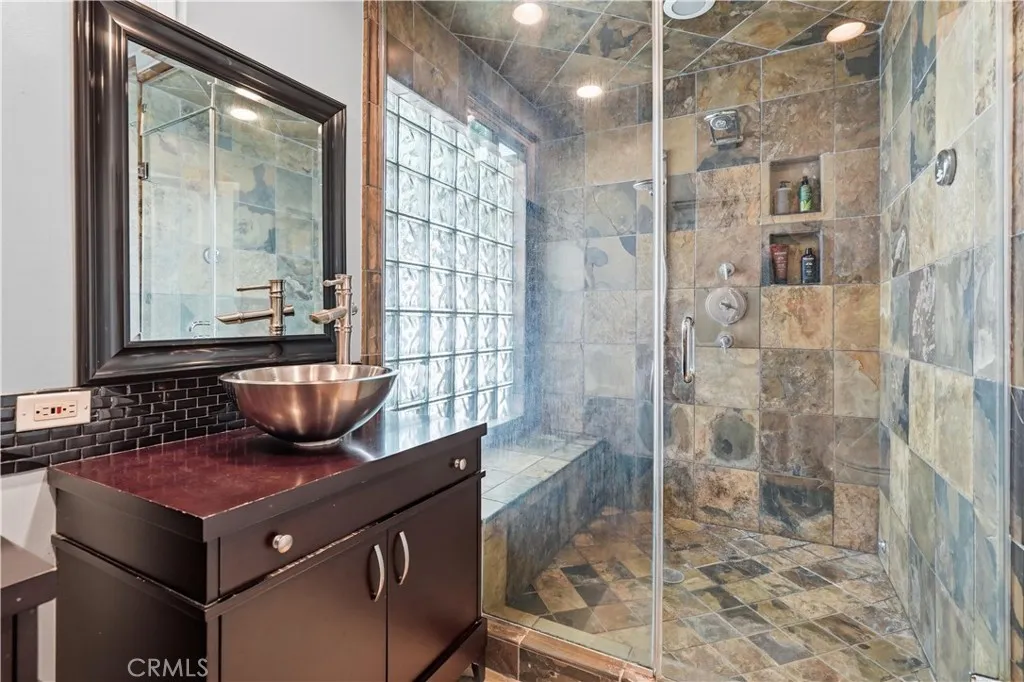 5244 Baza, Woodland Hills, California 91364 home-pic-13