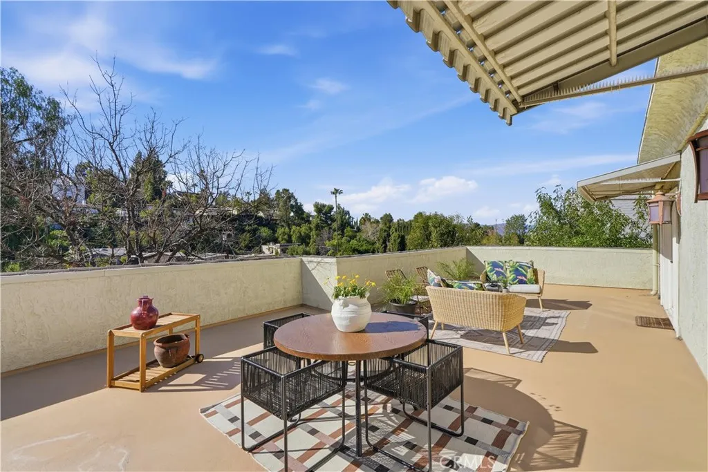 5244 Baza, Woodland Hills, California 91364 home-pic-17