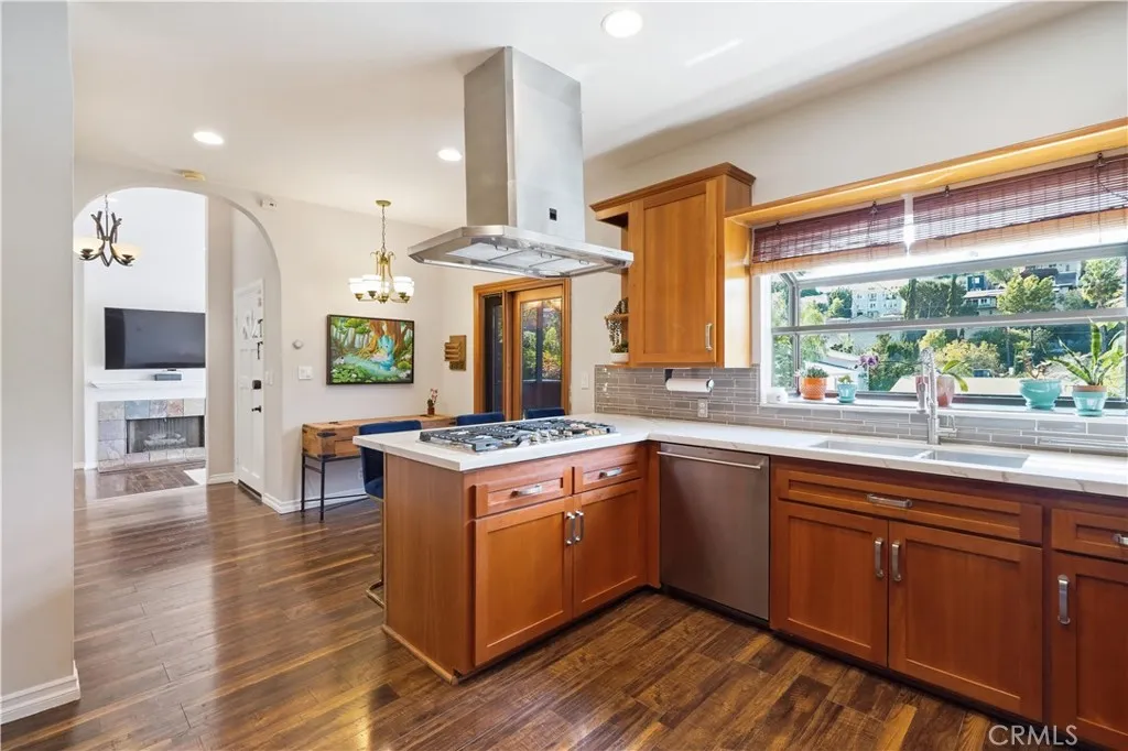 5244 Baza, Woodland Hills, California 91364 home-pic-6