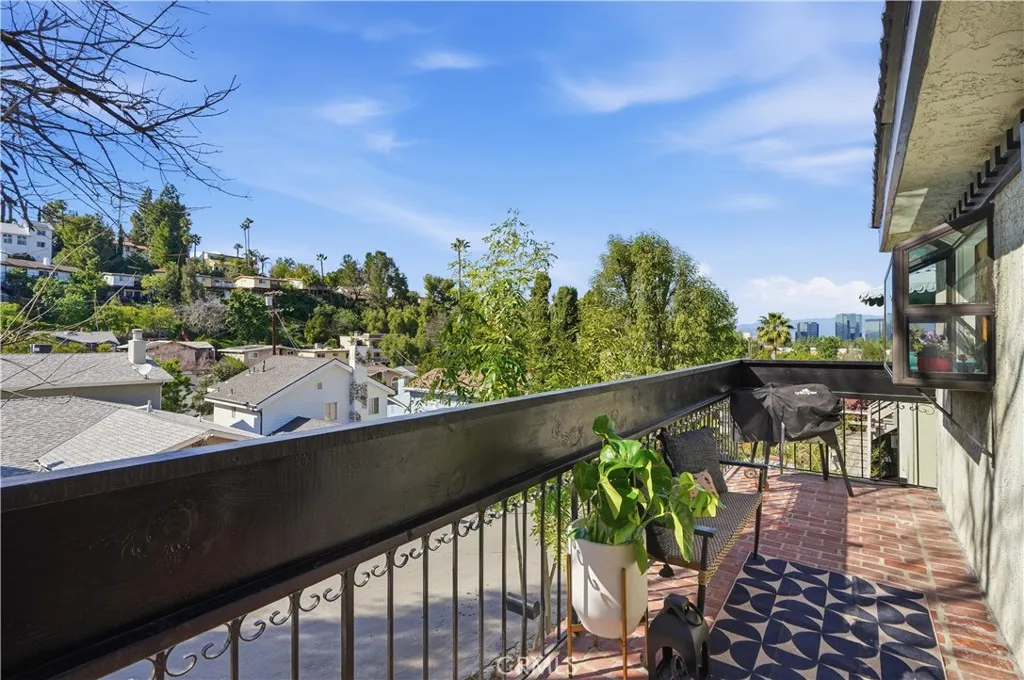 5244 Baza, Woodland Hills, California 91364 home-pic-21