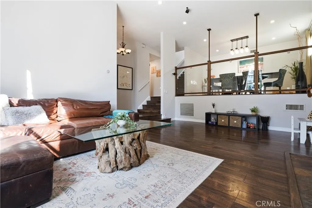 5244 Baza, Woodland Hills, California 91364 home-pic-2