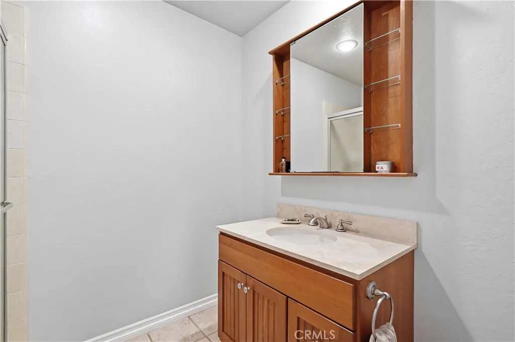 5244 Baza, Woodland Hills, California 91364 home-pic-19